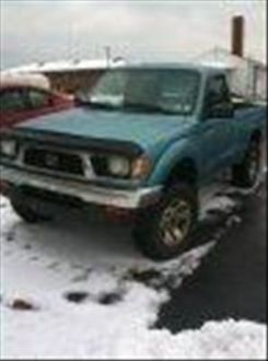 Image 2 of 1995 Toyota Tacoma Blue